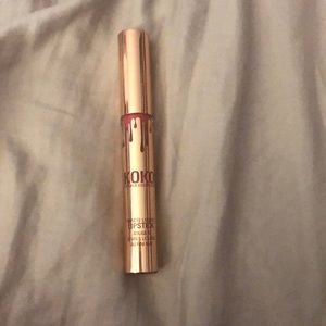 Kylie cosmetics look lipstick in Okurrr